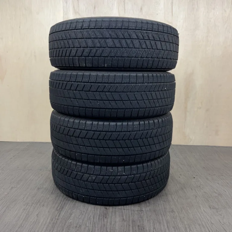 中古 BRIDGESTONE BLIZZAK VRX3 冬用タイヤ 215/65R16 #0527AT0926の実物写真（1枚目）