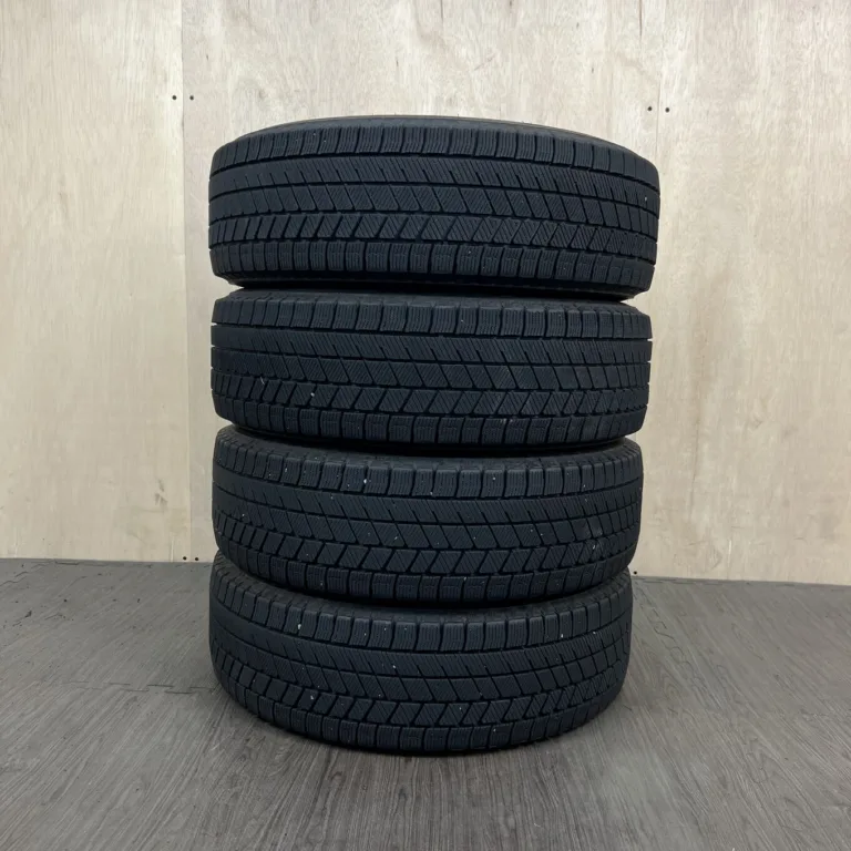 中古 BRIDGESTONE BLIZZAK VRX3 冬用タイヤ 185/65R15 #0060AT001026の実物写真（1枚目）