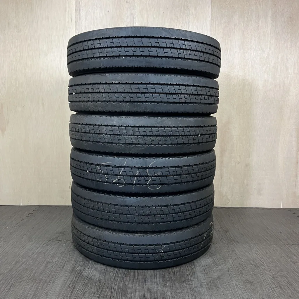 中古 BRIDGESTONE DURAVIS R207 サマータイヤ 205/80R17.5 #0255AT020926の実物写真（1枚目）