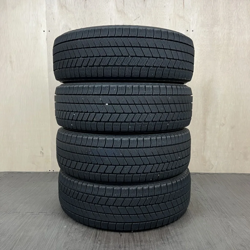 中古 BRIDGESTONE BLIZZAK VRX3 冬用タイヤ 195/65R15 #0119AT010926の実物写真（1枚目）