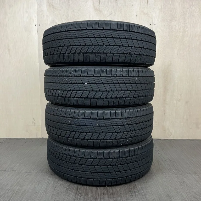 中古 BRIDGESTONE BLIZZAK VRX3 冬用タイヤ 195/65R15 #0119AT010926の実物写真（1枚目）
