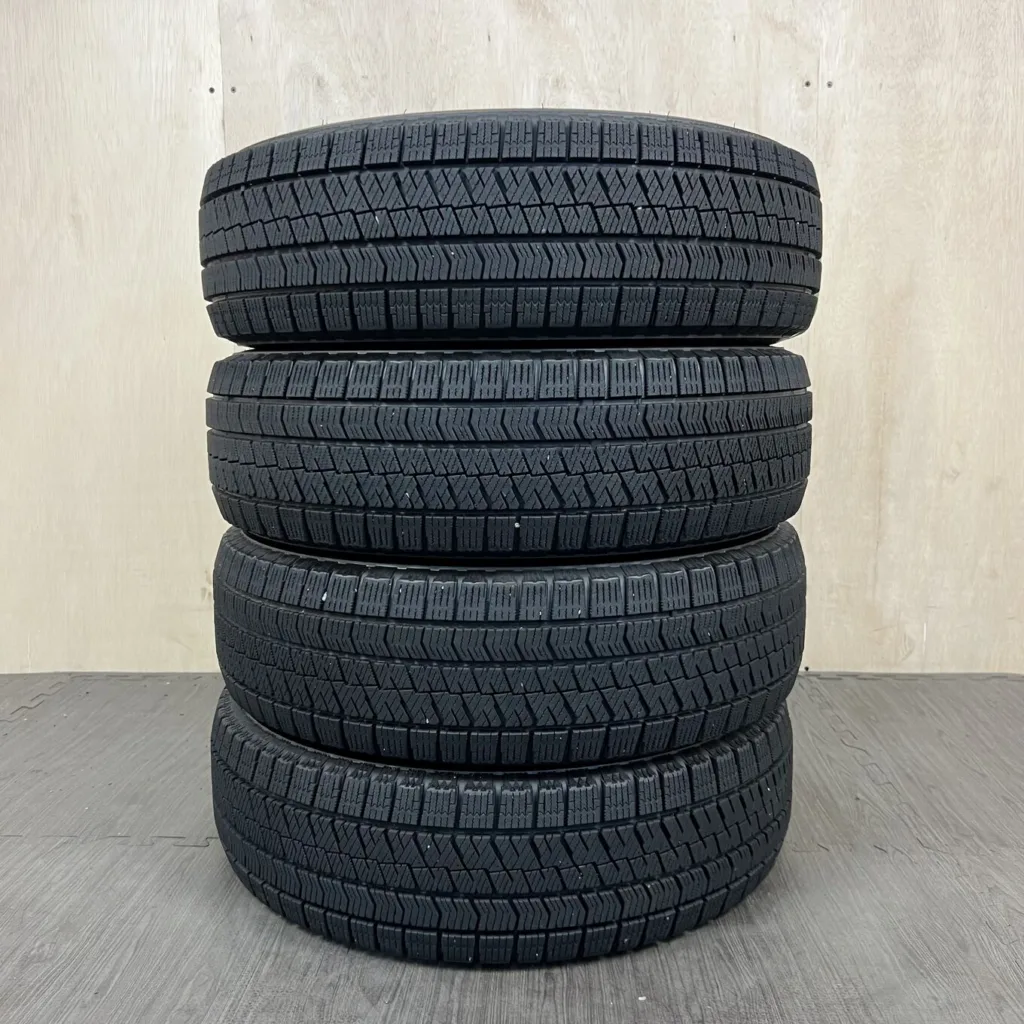 中古 BRIDGESTONE BLIZZAK VRX2 冬用タイヤ 185/65R15 #0206AT010926の実物写真（1枚目）