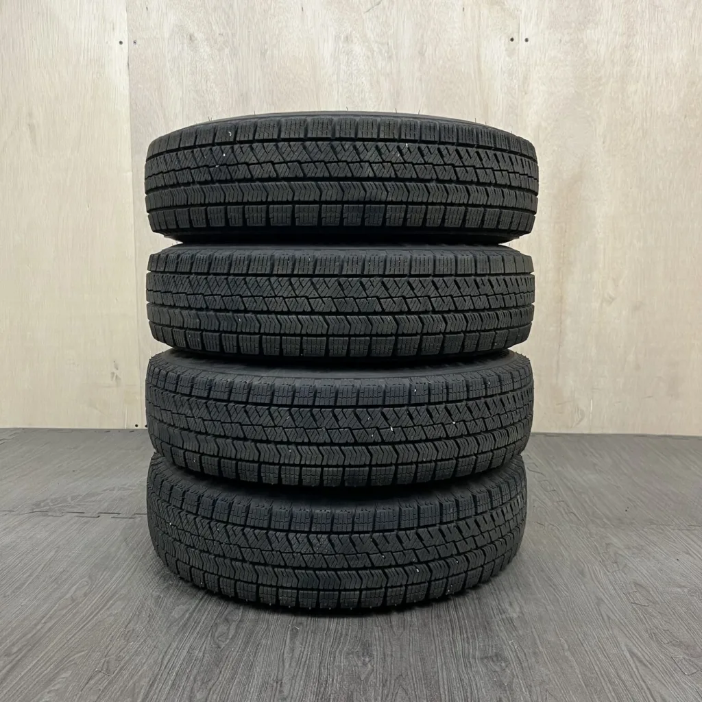 中古 BRIDGESTONE BLIZZAK VRX2 冬用タイヤ 145/80R13 #0339AT000926の実物写真（1枚目）