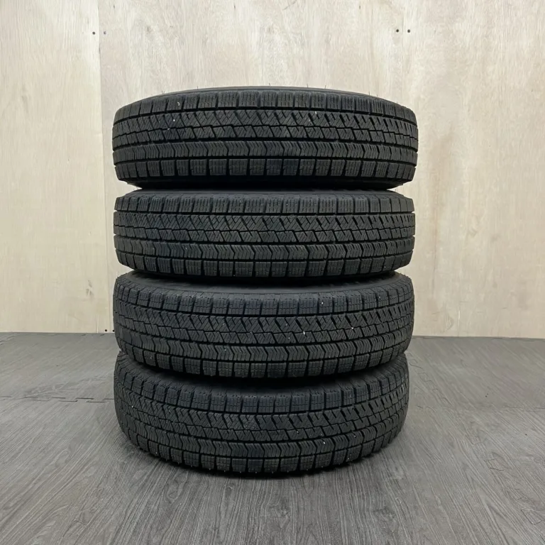 中古 BRIDGESTONE BLIZZAK VRX2 冬用タイヤ 145/80R13 #0339AT000926の実物写真（1枚目）