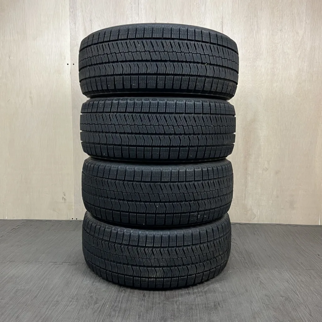 中古 BRIDGESTONE BLIZZAK VRX2 冬用タイヤ 215/50R17 #0137AT020926の実物写真（1枚目）