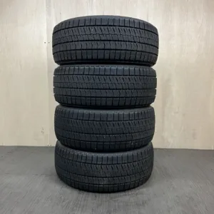 中古 BRIDGESTONE BLIZZAK VRX2 冬用タイヤ 215/50R17 #0137AT020926の実物写真（1枚目）
