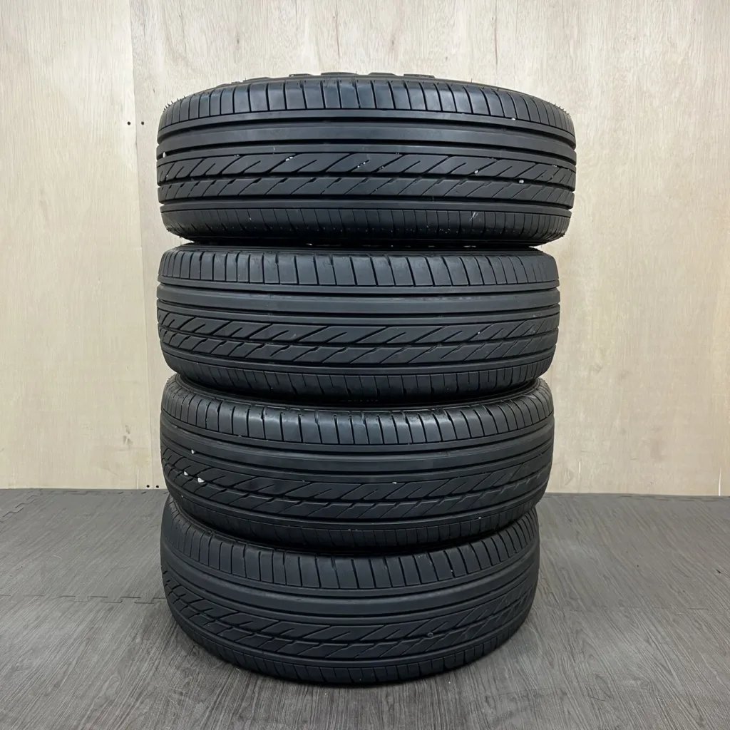 中古 GOODYEAR EAGLE 1 NASCAR サマータイヤ 215/60R17 #0345AT000926の実物写真（1枚目）
