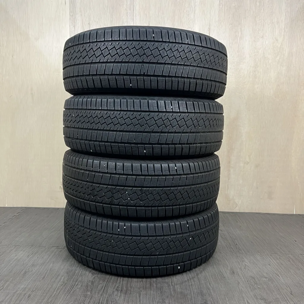 中古 PIRELLI ICE ASIMMETRICO 冬用タイヤ 235/65R17 #0523AT010926の実物写真（1枚目）