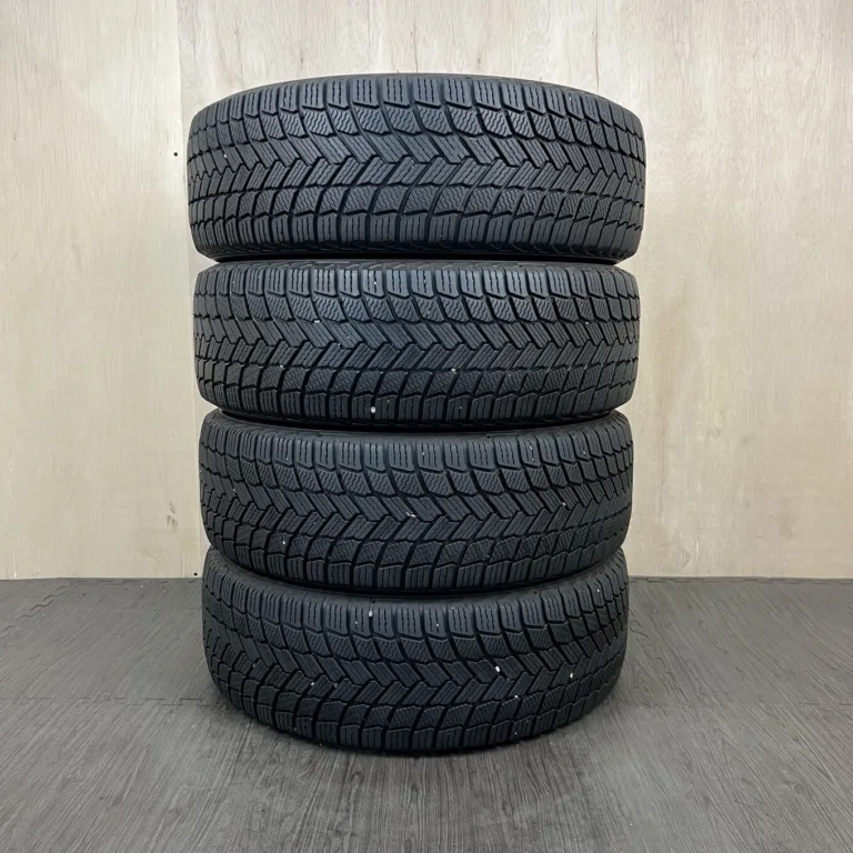 中古 MICHELIN X-ICE SNOW SUV 冬用タイヤ 225/65R17 #0484AT000926の実物写真（1枚目）